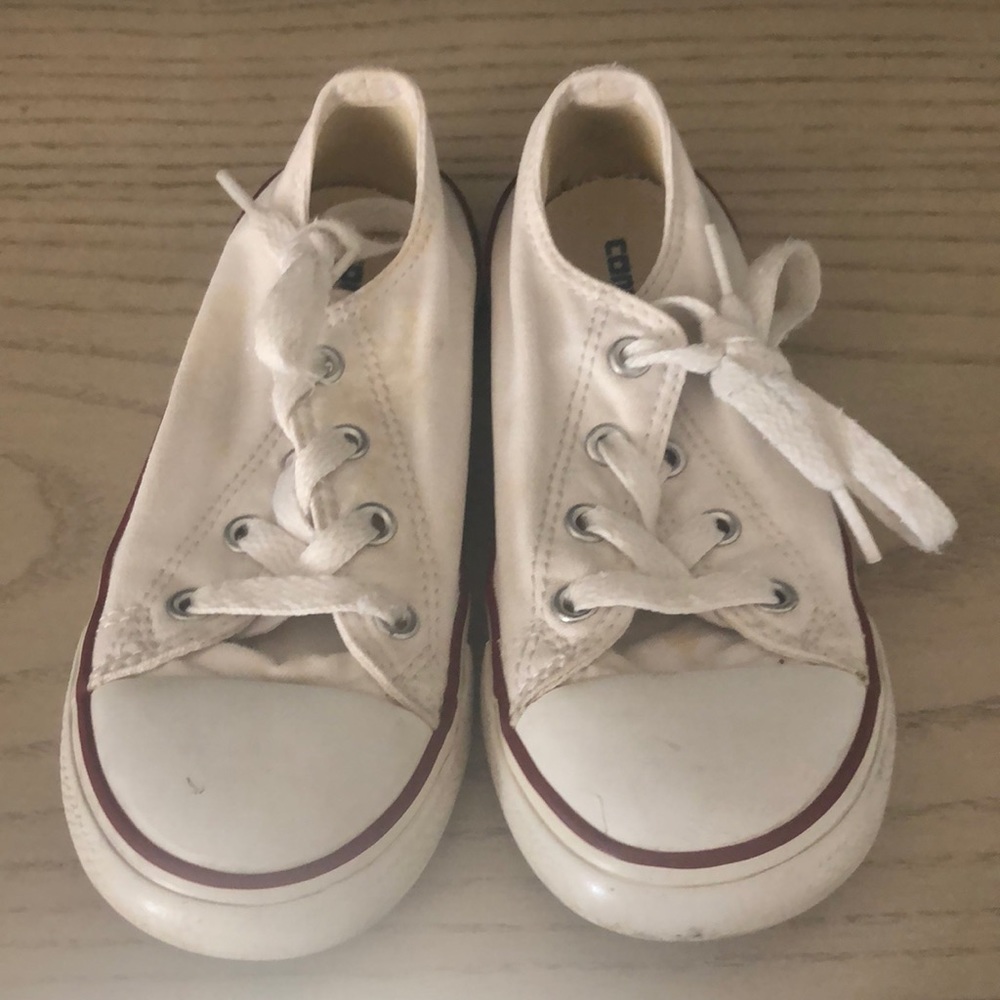 Converse tennis shoes
